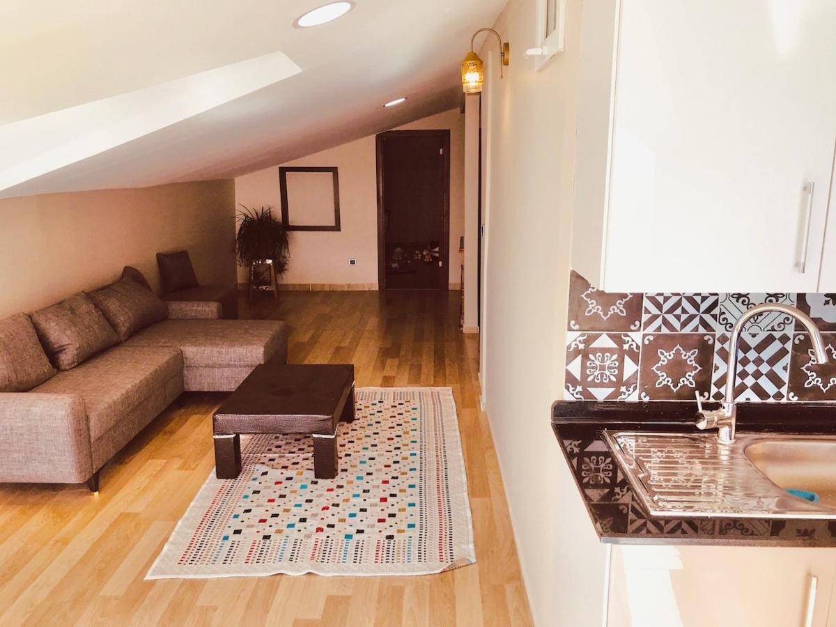 Wide Family House *