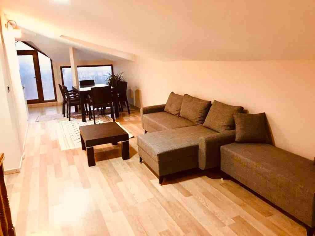 Daire Wide Family House